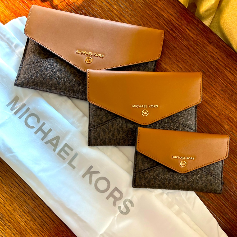 Michael Kors Large Logo 3-in-1 pouch set